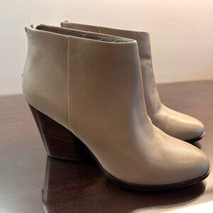 BRAND NEW Cole Haan Light Gray Booties, size 9W